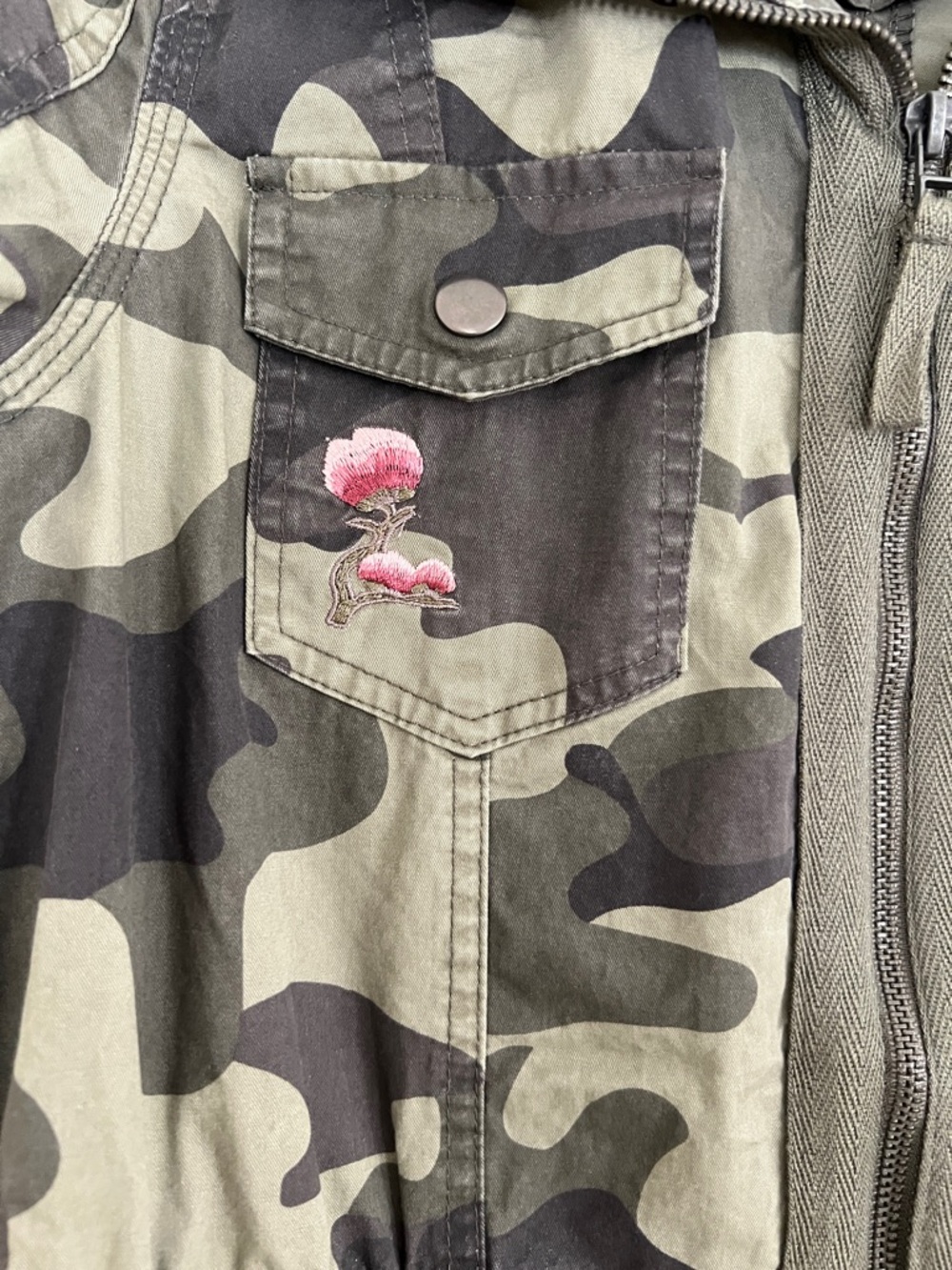 Ashley By 26 International Green Camo Utility Jacket with Pink Floral Accent S - Picture 4 of 12